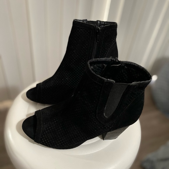 Black open toe booties 🥾 - Picture 4 of 6